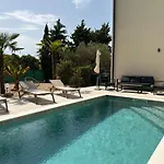 M - Luxury With Private Pools Apartman