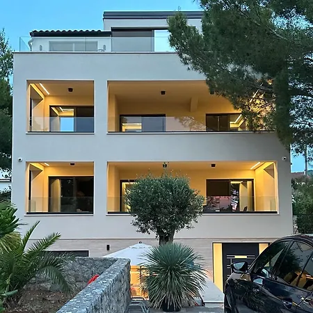 M - Luxury With Private Pools