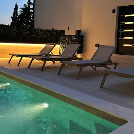 M - Luxury With Private Pools * Punat