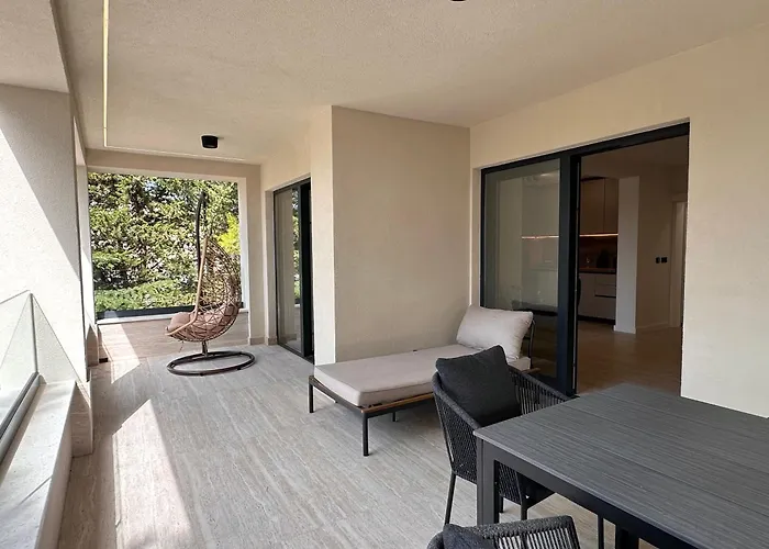 M - Luxury With Private Pools