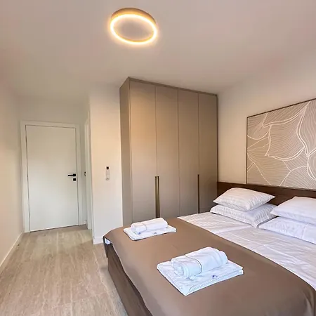 M - Luxury With Private Pools Apartament *