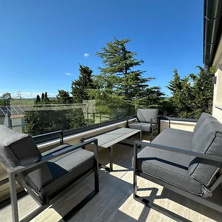 Apartment M - Luxury With Private Pools Punat