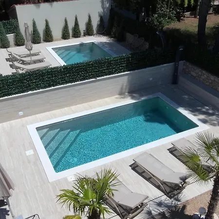 Apartament M - Luxury With Private Pools Punat