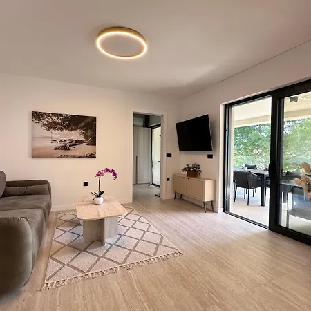 M - Luxury With Private Pools Punat