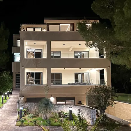 Apartament M - Luxury With Private Pools Punat