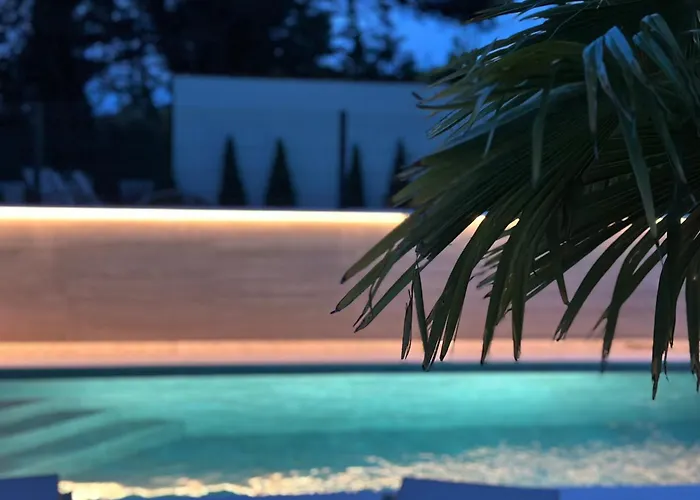 M - Luxury With Private Pools Apartment