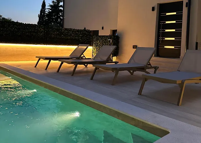 M - Luxury With Private Pools * Punat
