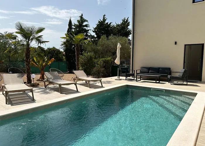 M - Luxury With Private Pools Apartment