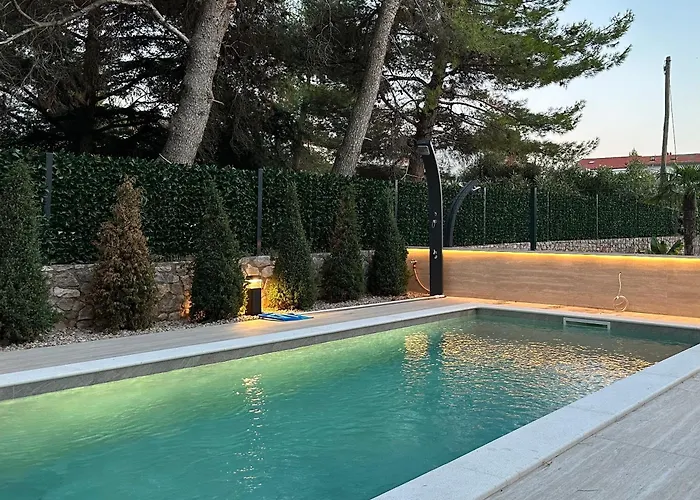 M - Luxury With Private Pools Apartment *