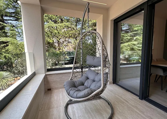 M - Luxury With Private Pools