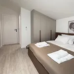 M - Luxury With Private Pools Apartamento Punat
