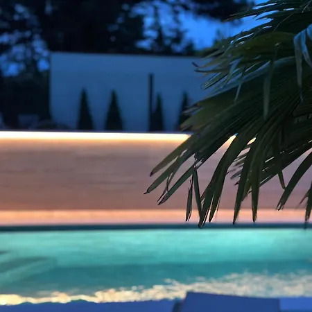 M - Luxury With Private Pools Daire