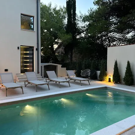M - Luxury With Private Pools Daire