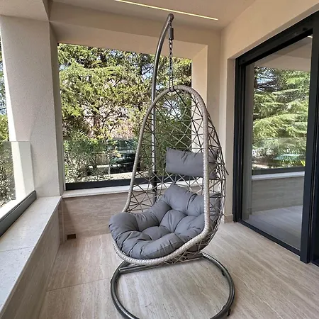 M - Luxury With Private Pools