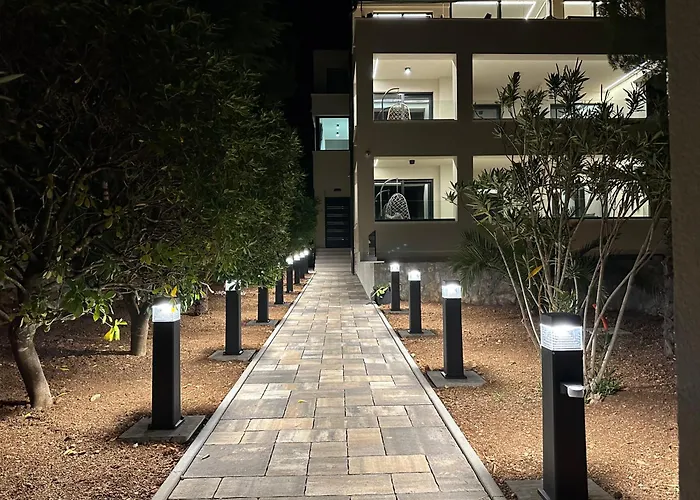 M - Luxury With Private Pools