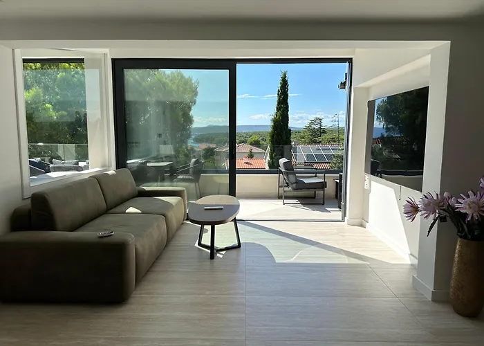 M - Luxury With Private Pools