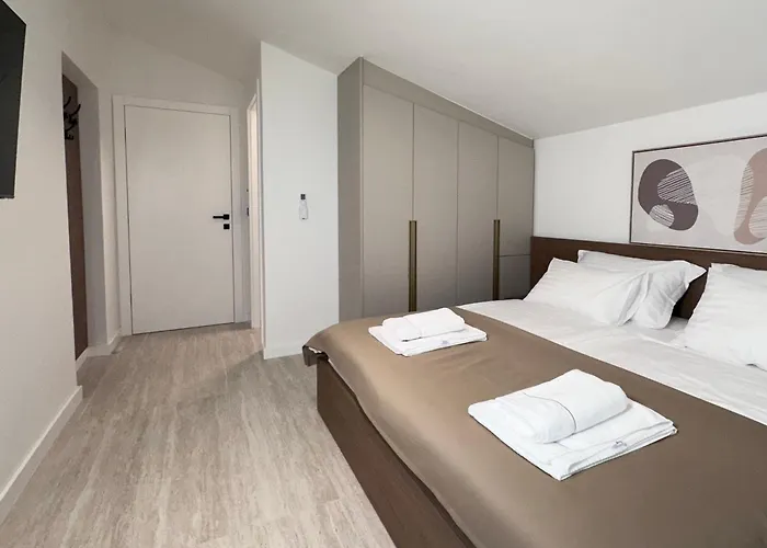 M - Luxury With Private Pools Apartament Punat